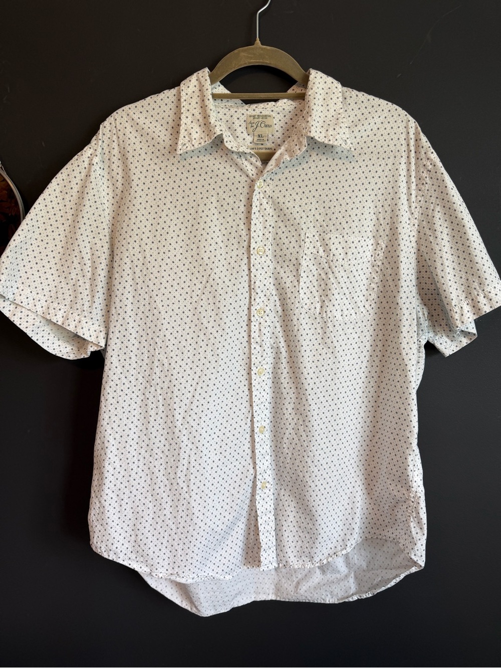 J Crew Men’s Button Down Casual Shirt. Men’s XL